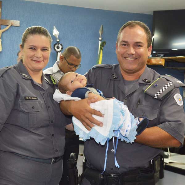 Policiais que salvaram a vida de bebê são homenageados pela Câmara Municipal de Lutécia