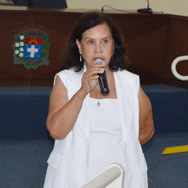 Prefeita Almira se reúne com equipe na Câmara para falar sobre os 100 dias de sua gestão