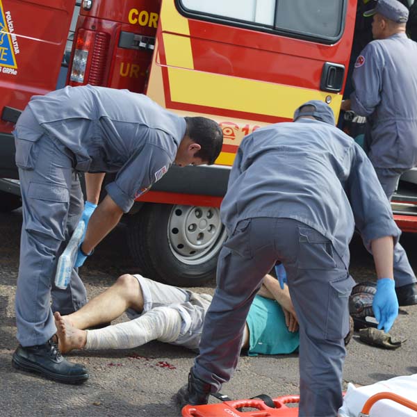 Motociclista sofre fratura exposta em acidente com carro em Paraguaçu