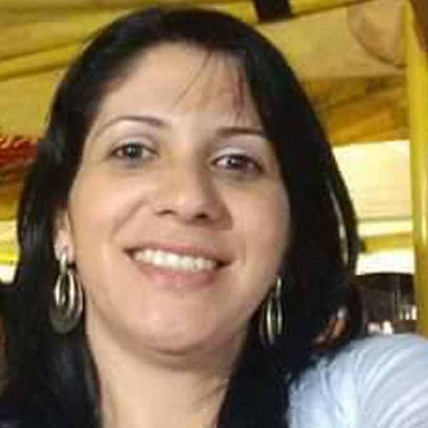 Néia Aquino apaga velinhas