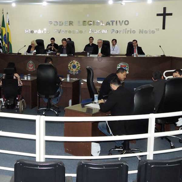 Câmara reformula lei para implantação do programa 'Adote uma Praça'