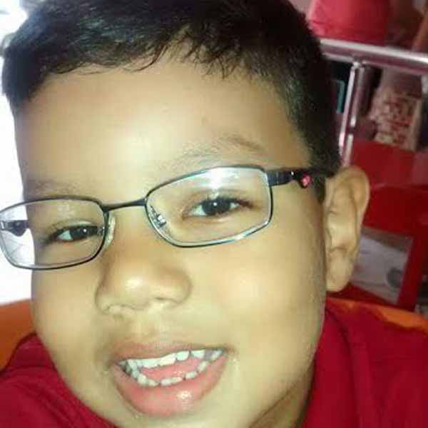 Lucas Miguel apaga velinhas