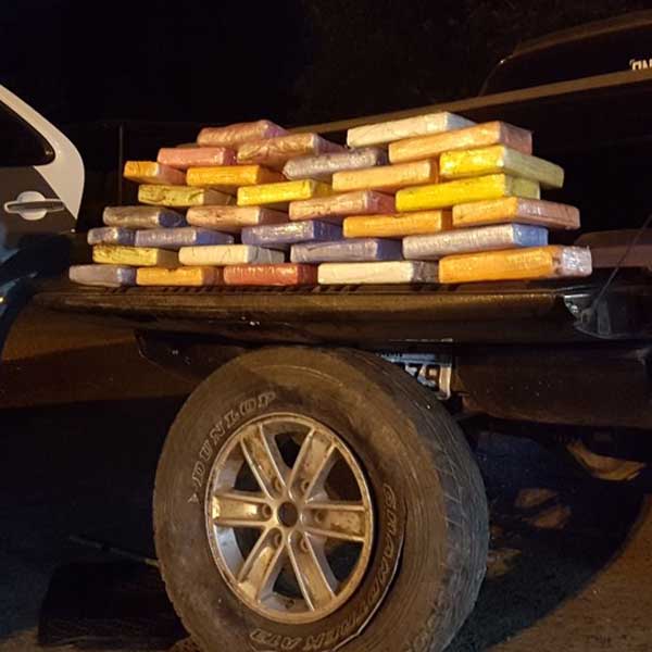 Polícia Rodoviária apreende mais de 30 quilos de cocaína escondida no estepe de carro em Assis