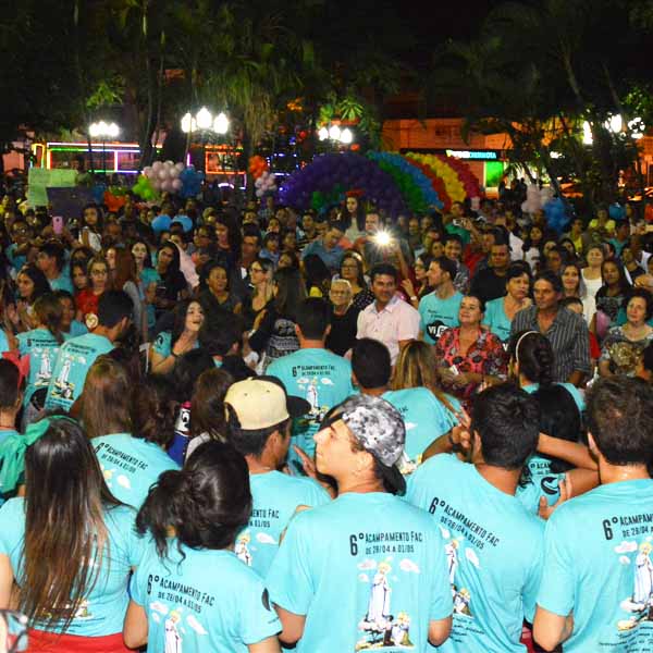 6º Acampamento FAC encerra com missa campal em frente à Igreja Matriz