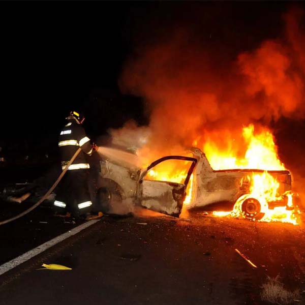 Motorista de picape incendiada em acidente morre na Santa Casa de Tupã