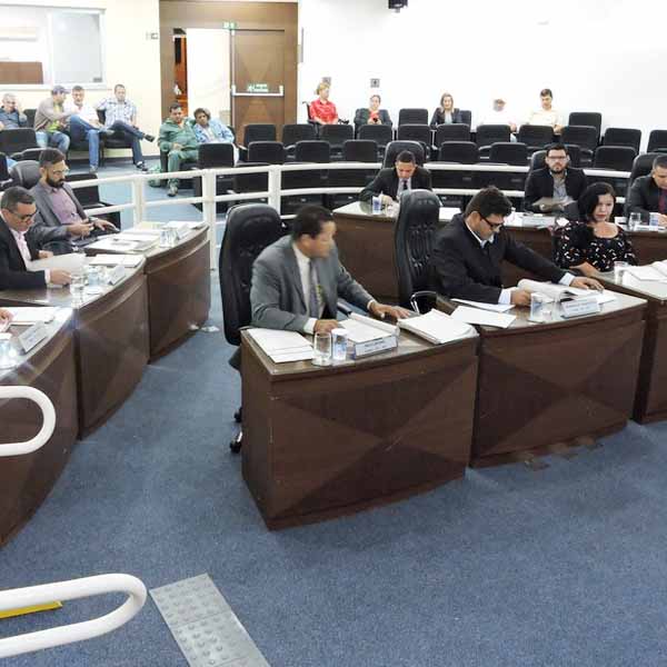 Vereadores fazem questionamentos à Prefeita Municipal e à CDHU