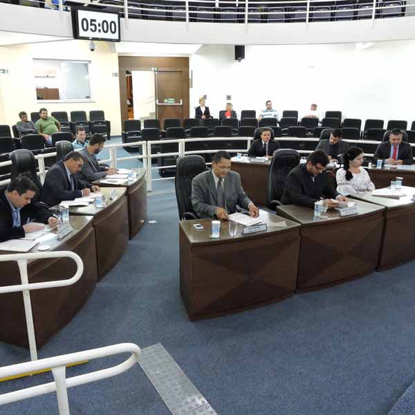Vereadores fazem questionamentos à Prefeita Municipal e ao Juiz Diretor do Fórum
