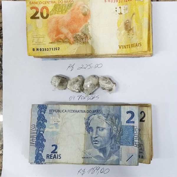 Denúncia anônima leva PM a prender acusado de tráfico de drogas em Paraguaçu