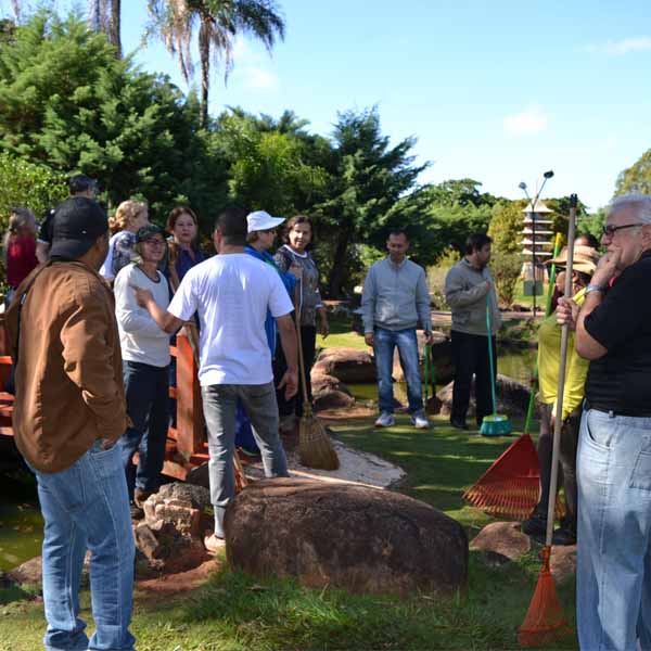 Sábado teve mutirão da limpeza no Jardim das Cerejeiras