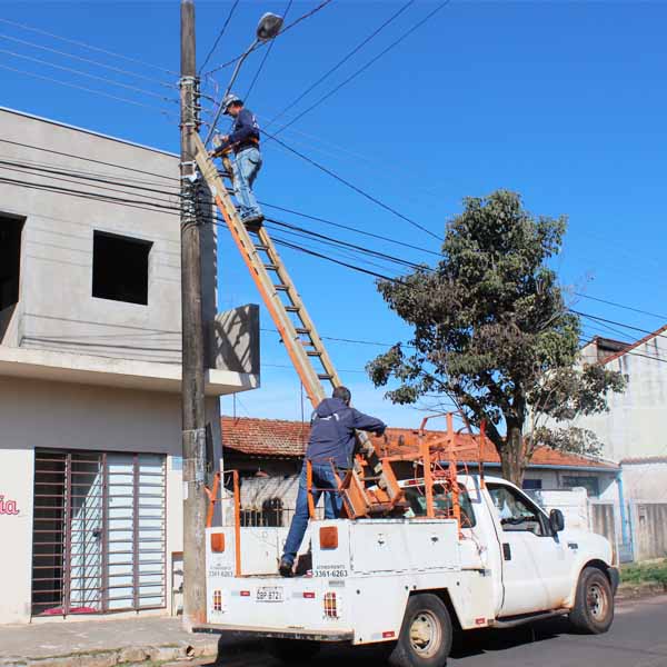 Prefeitura efetua trocas de lâmpadas na cidade