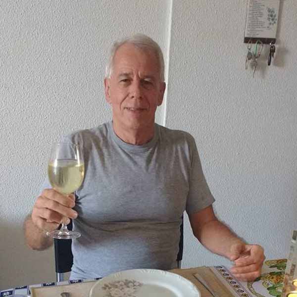 Alvaro Alfredo apaga velinhas nesta sexta-feira