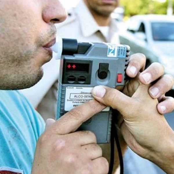Programa Direção Segura autua 16 motoristas na cidade de Cândido Mota