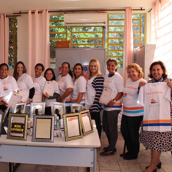 Conceição e Roseta recebem a Escola de Beleza