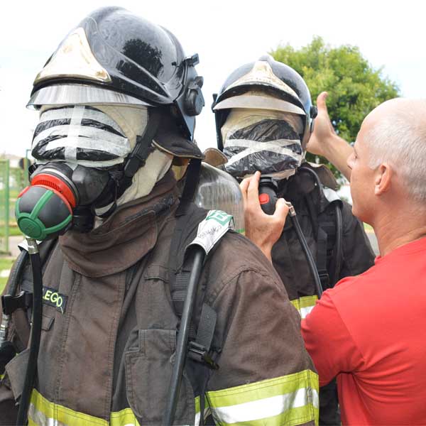 Bombeiros de Paraguaçu fazem treinamento de resgate de vítimas em espaço confinado