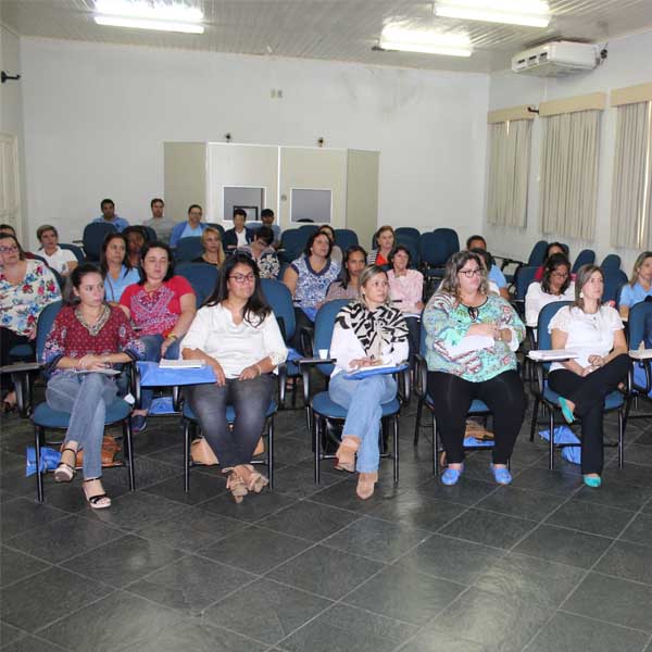 Profissionais da educação recebem capacitação em Paraguaçu Paulista