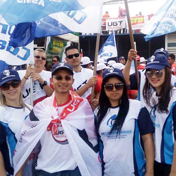 Sincomerciários de Assis participa de ato ‘Ocupa Brasília’