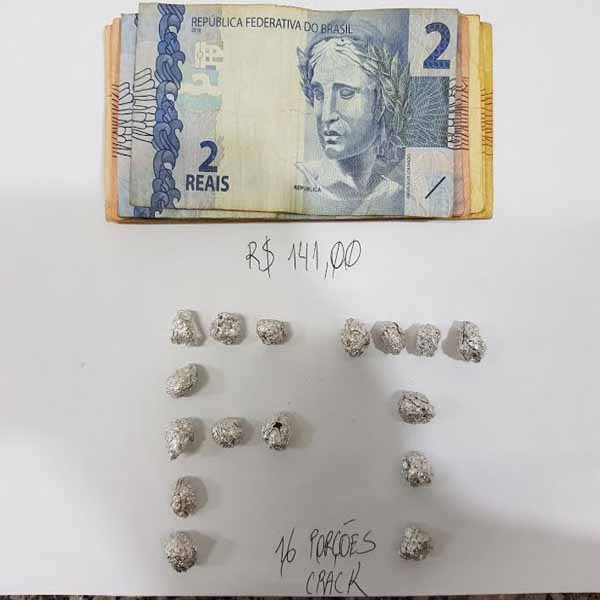 Rapaz é preso enquanto buscava droga para vender