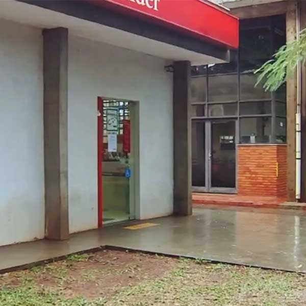 Criminosos arrombam caixas eletrônicos em agência bancária da Unesp em Assis