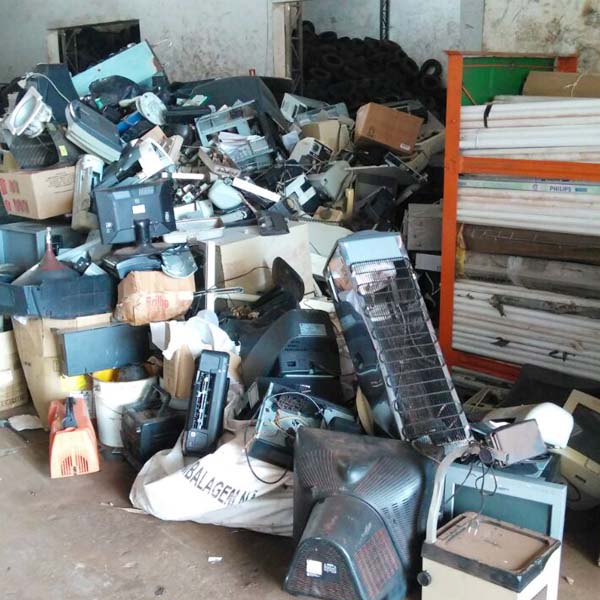 Projeto promove destinação correta para milhares de lâmpadas e toneladas de resíduos eletrônicos