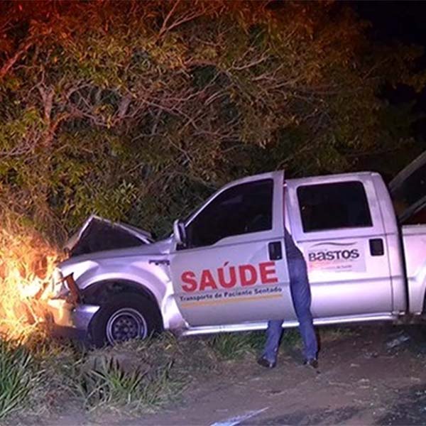 Vaca solta na pista causa acidente envolvendo dois carros na vicinal de Tupã