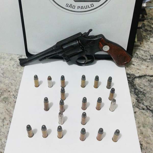 Homem acusado de tentar matar ex-companheira é detido por porte ilegal de arma