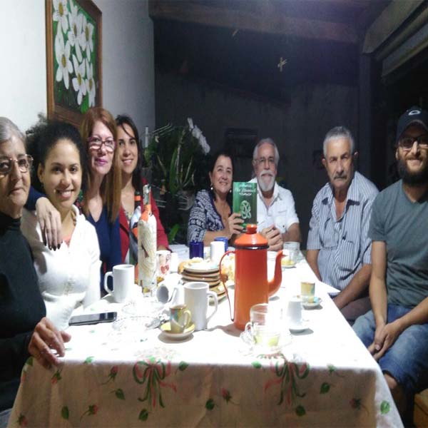 Associação Paraguaçuense de Escritores e Poetas estreita laços literários com escritores de Dourados