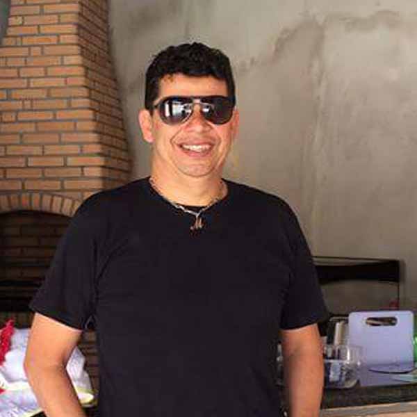 Ronaldo Concinha apaga velinhas nesta segunda