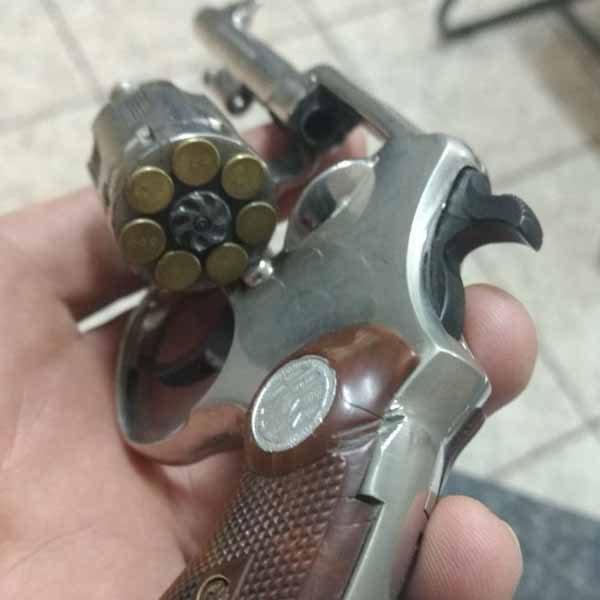 Homem é flagrado com arma de fogo durante briga em bar de Maracaí