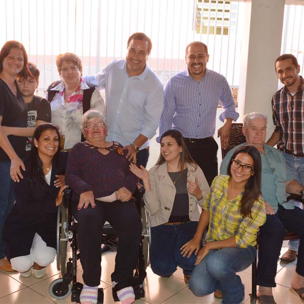 Moradores do Lar dos Idosos de Maracaí ganham festa junina