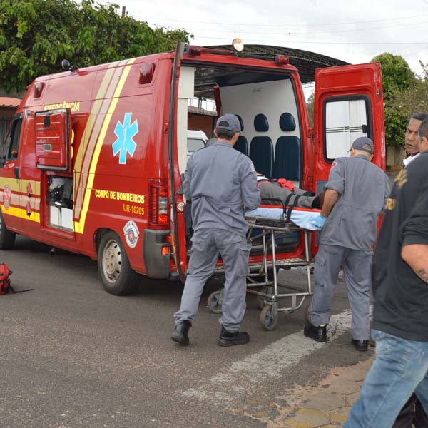 Veículo desrespeita sinalização de parada e atropela motociclista em Paraguaçu