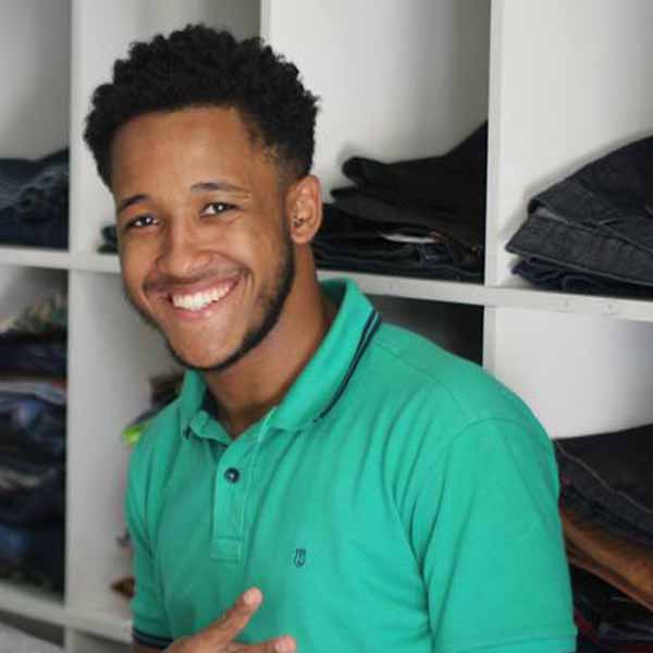 Rafael Lopes apaga velinhas neste domingo
