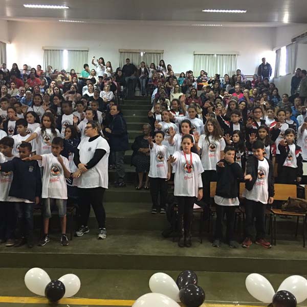 Formatura do Proerd agita estudantes da rede municipal de ensino