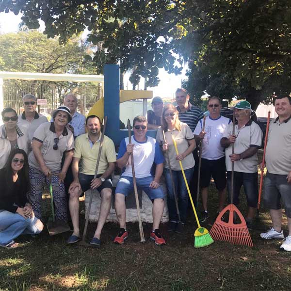 Praça 'Mario Agostinho' é adotada pelo Lions Clube e recebe mutirão de limpeza