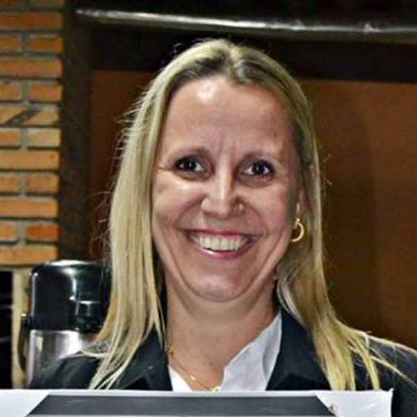 Luciane Moreno completa idade nova
