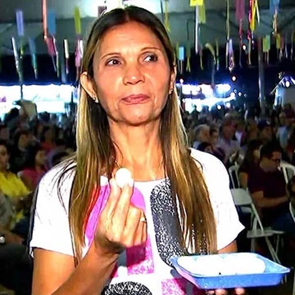 Moradora de Quatá devora 120 ovos de codorna em 12 minutos na Festa do Ovo de Bastos
