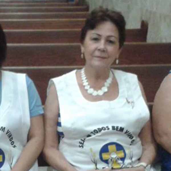 Elizabeth Moraes apaga velinhas neste domingo