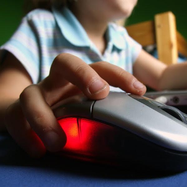 Como acompanhar os avanços dos filhos na internet