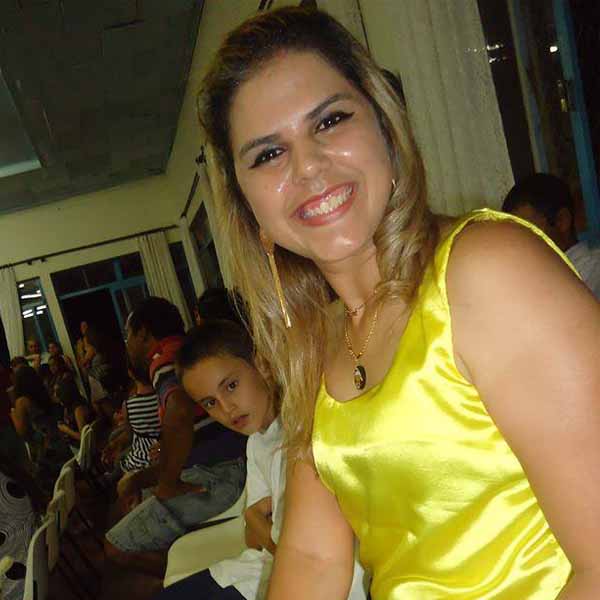 Aline Andrade celebra mais um ano de vida