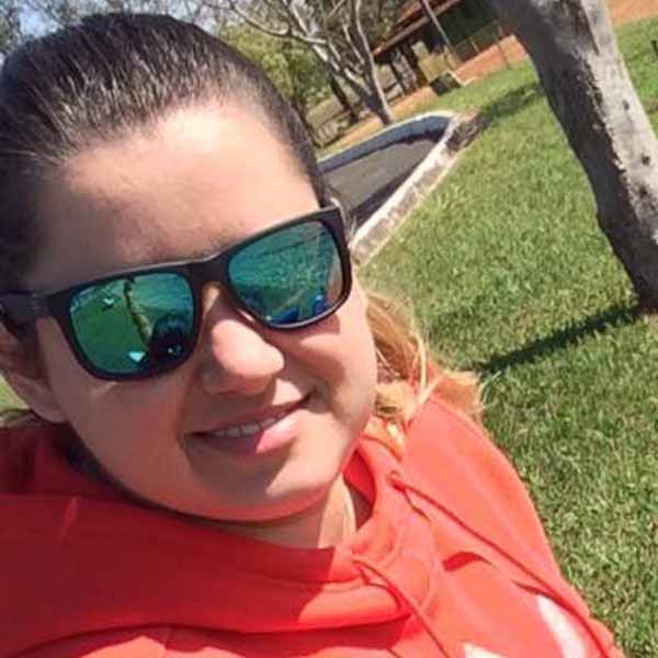 Jaqueline Janegitz apaga velinhas neste domingo