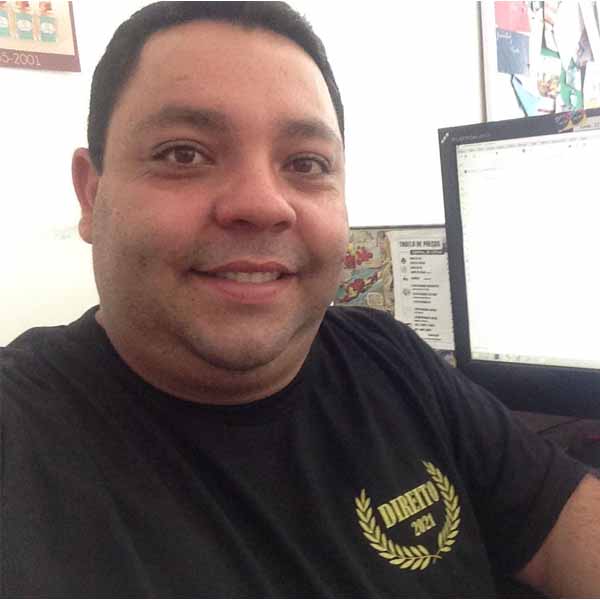 Bruno Schimidt apagou velinhas nesta segunda