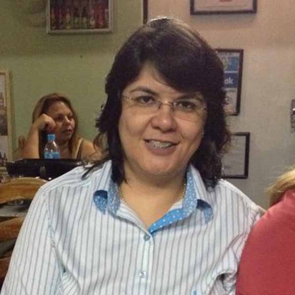 Silvia Regina completa idade nova
