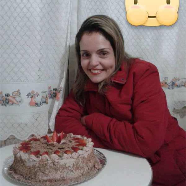 Michelly Henrichs apaga velinhas nesta segunda