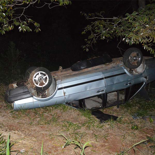 Roda de carro se solta e provoca capotamento na rodovia Paraguaçu/Assis