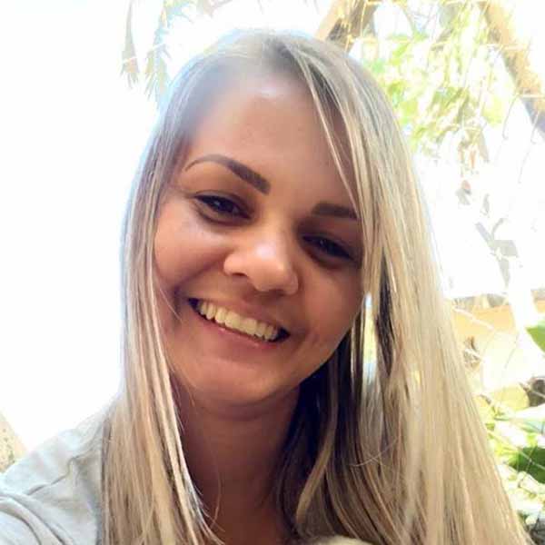 Nelize Arantes completa idade nova