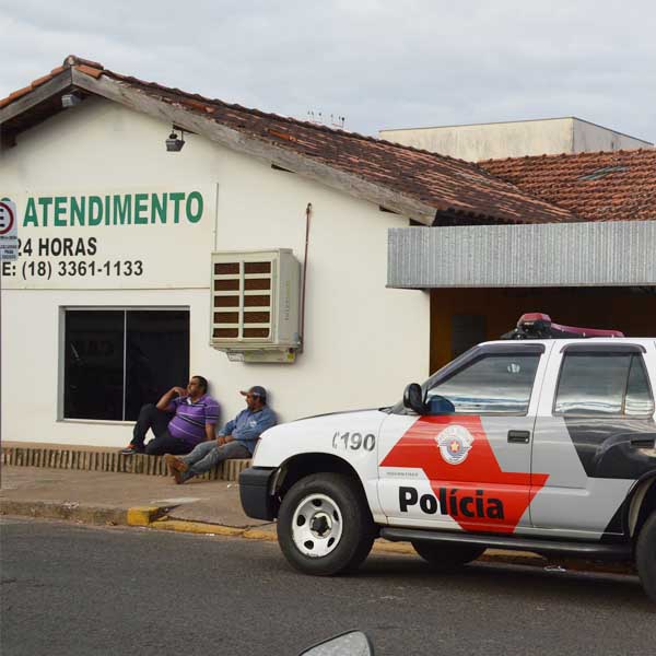 Criança de 2 anos é salva por policiais após se engasgar em Paraguaçu Paulista