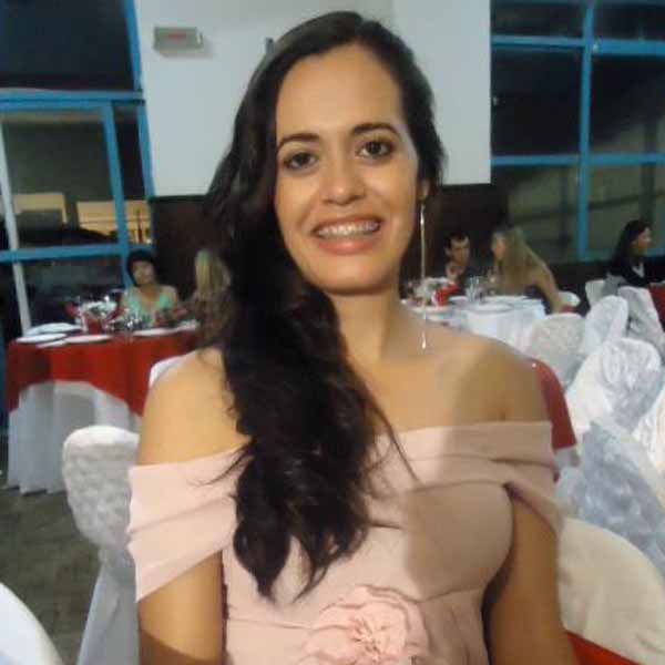 Josiane Carella comemora mais um aniversário