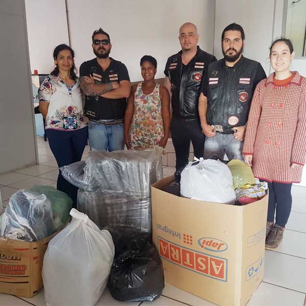 Moto Clube Bando Carcará realiza entrega de agasalhos ao CRAS II