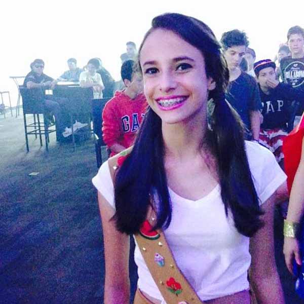Mariane Calesso apaga velinhas neste sabado