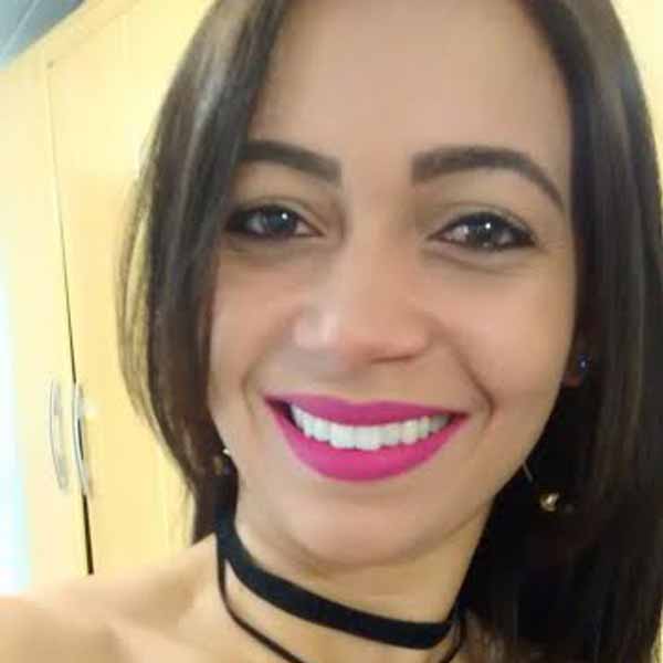 Fabíola Irene celebra mais um ano de vida