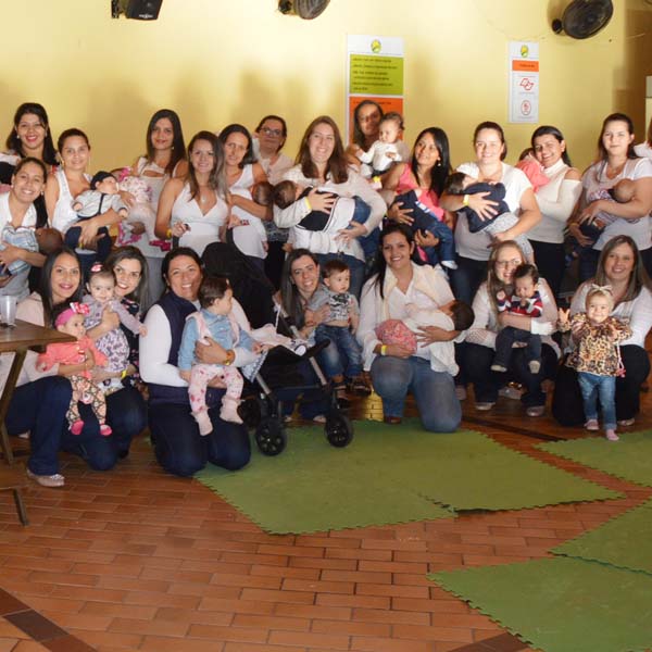 Mais de 40 mães se reúnem no '1º Encontro Mamães do Whats'